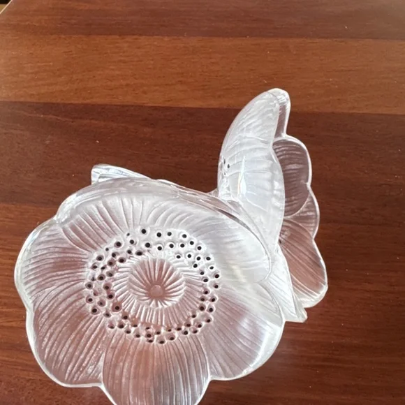 Signed Lalique Crystal Flower Perfume Stopper – Frosted Clear – France - Picture 7 of 16